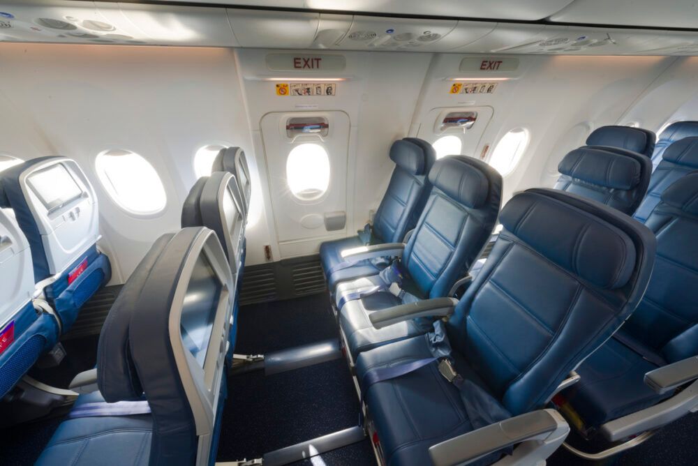 Delta 737-900 interior