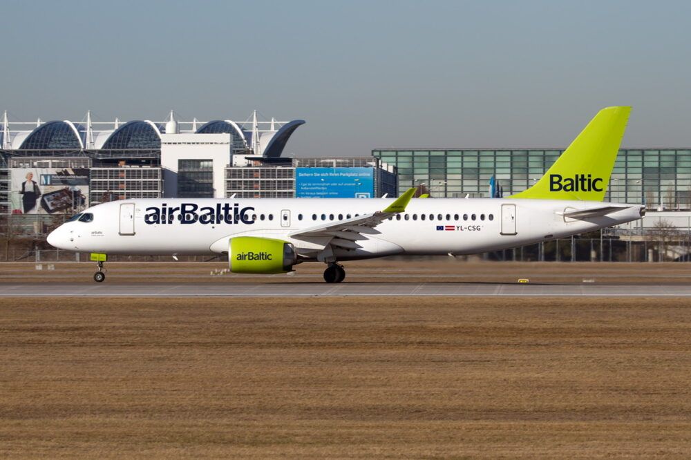 airBaltic A220-300