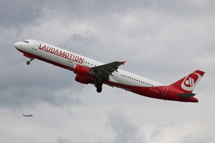 Laudamotion Airbus A321 in flight