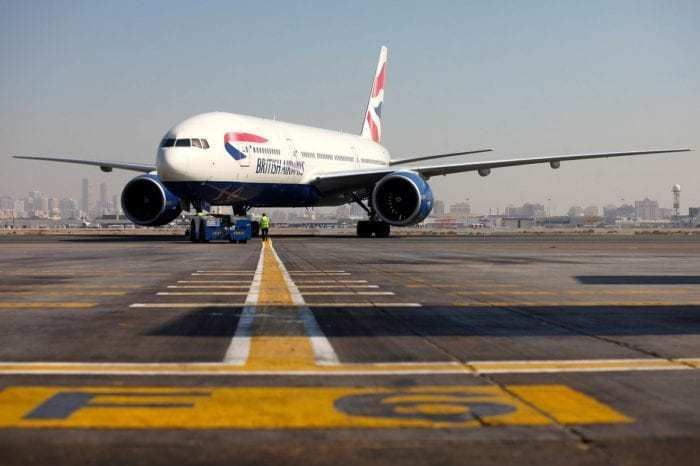 B777 British Airways taxiing