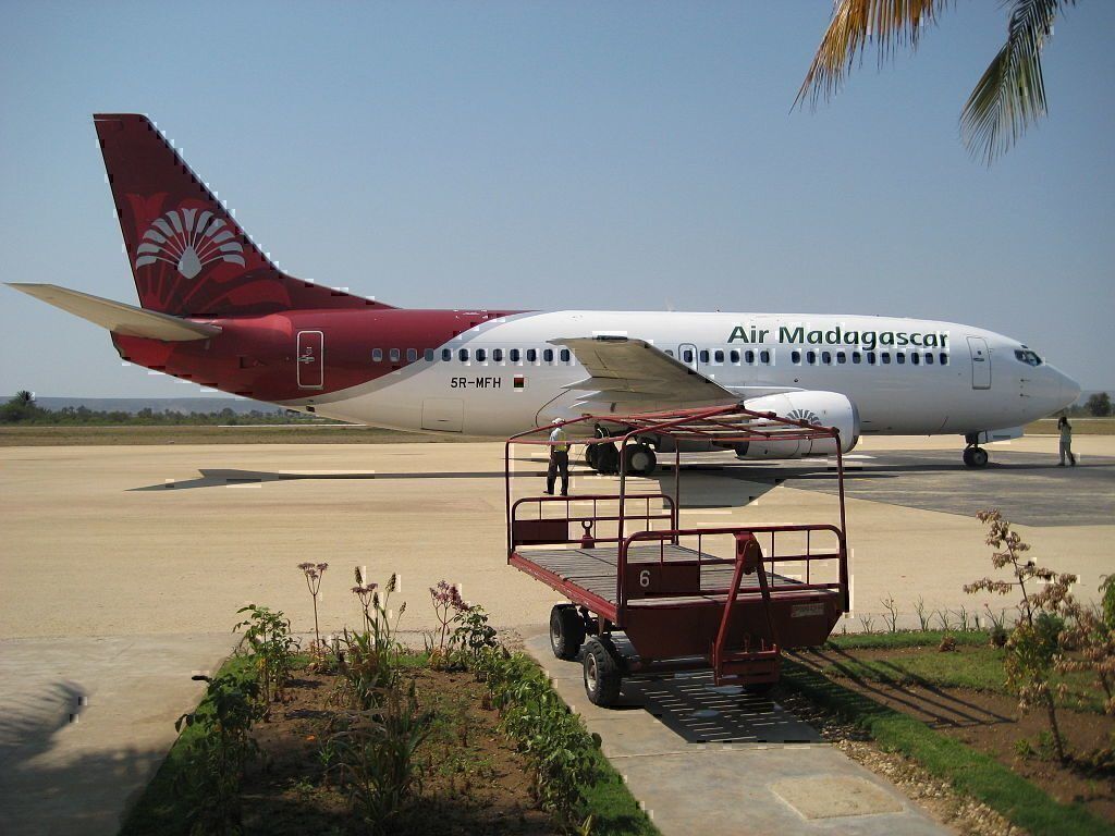  Air Madagascar Boeing 737-300, Tulear Airport 