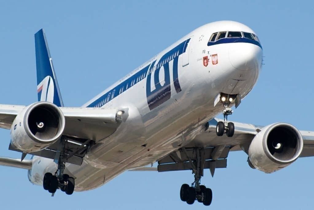 LOT Polish Airlines won't cancel Boeing 737 MAX order