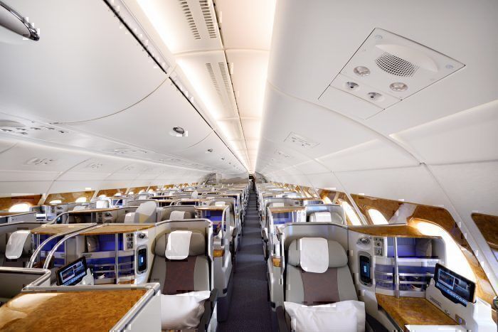 emirates business class bolsagage allowance