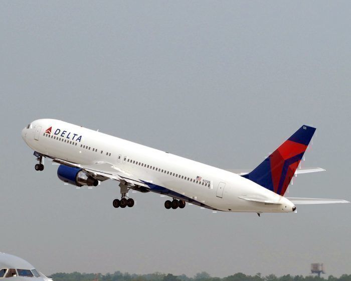 Delta Air Lines 767-400 takeoff