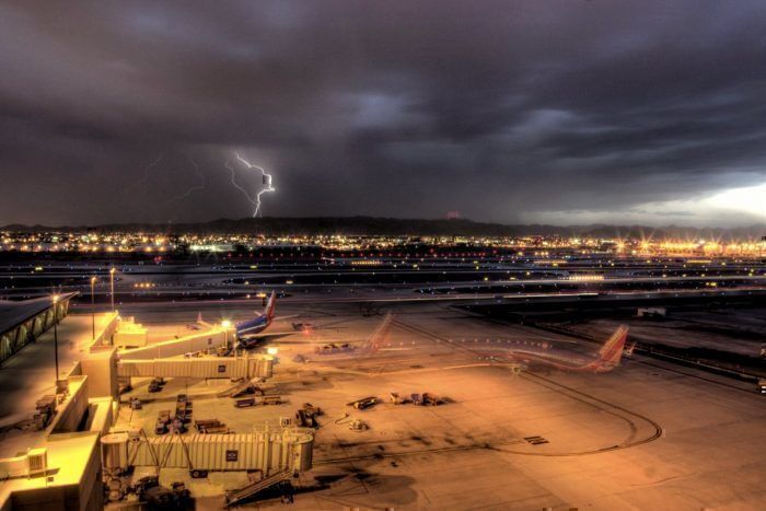 airport-lightning