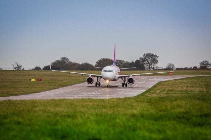 wizz-air-a321-runway