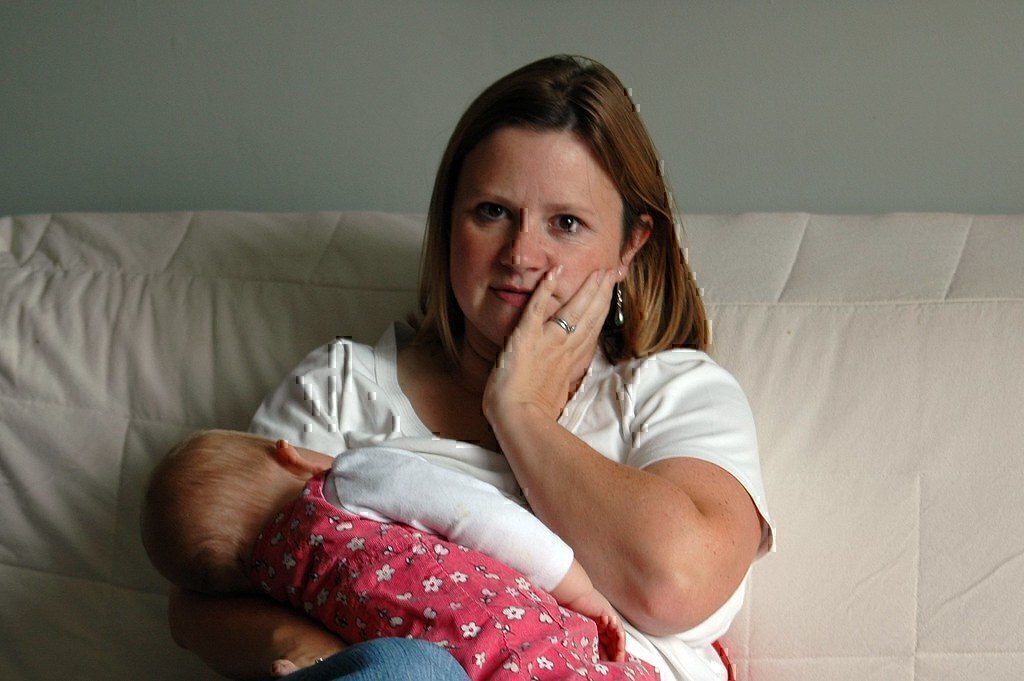 klm-breastfeeding-woman