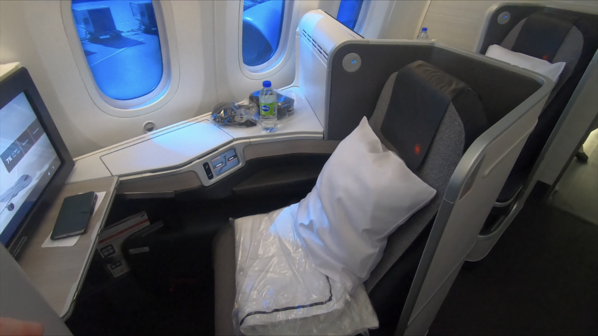 WestJet 787-9 business class is Air Canada's worst nightmare – SANspotter