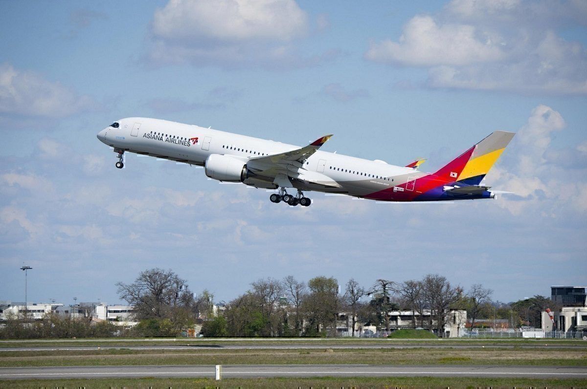 Asiana Airlines takeoff