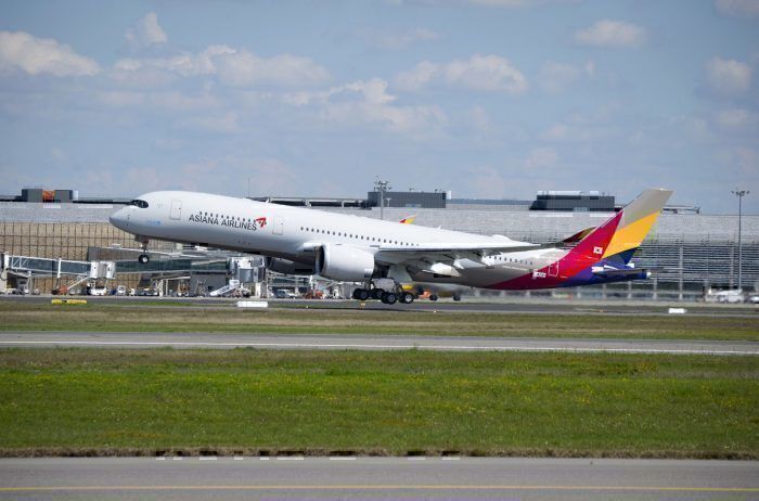 Asiana Airlines landing 
