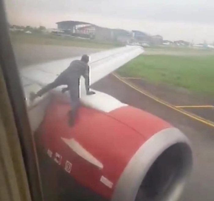 man climbs onto wing in Lagos