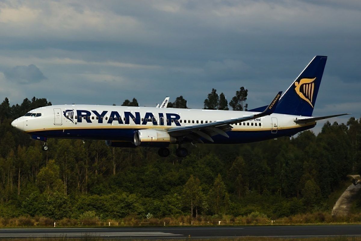 EI-ENW_737_Ryanair landing