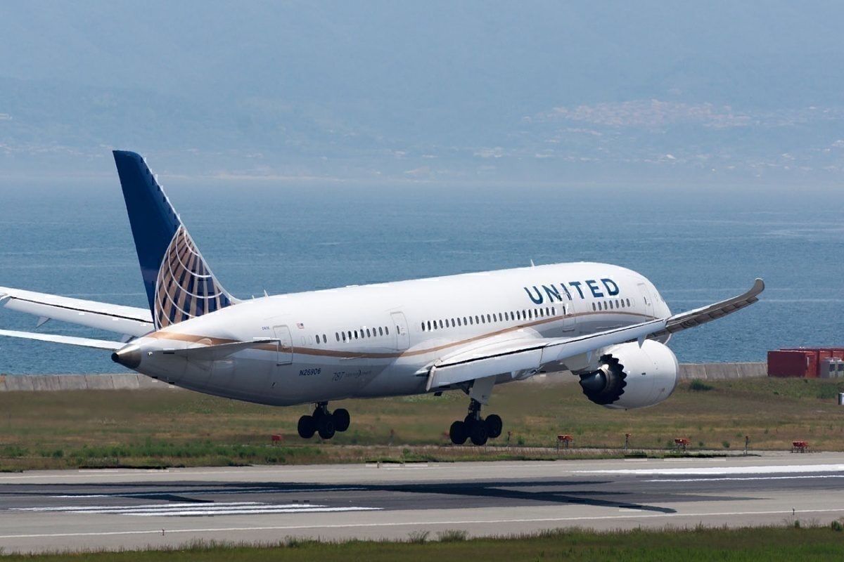United Airlines B787-8 Dreamliner