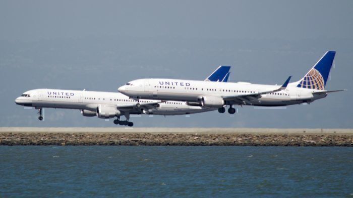 A United Boeing 757 and 737 alongside each other