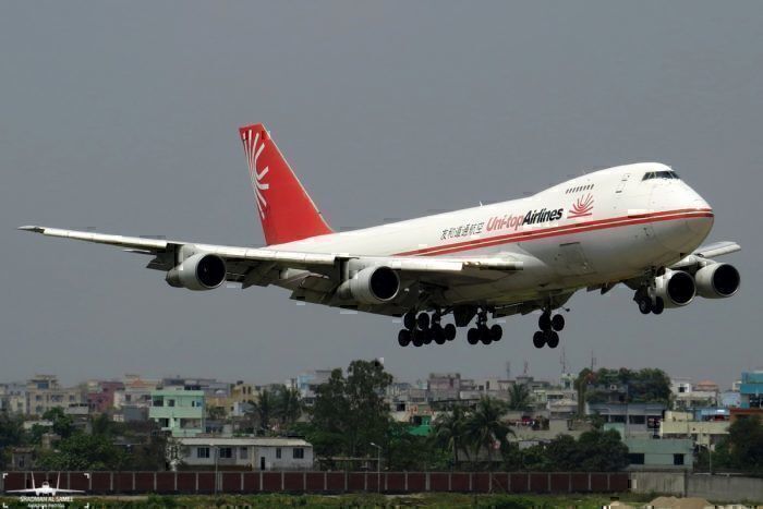 A Uni-Top Airways 747