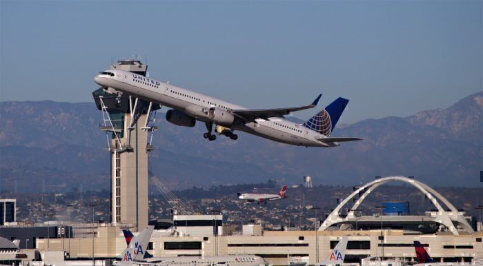 A United Airlines 757-300 departs for Hawaii