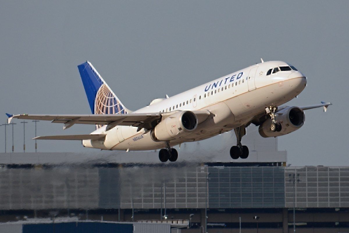 A United Airlines Airbus A319