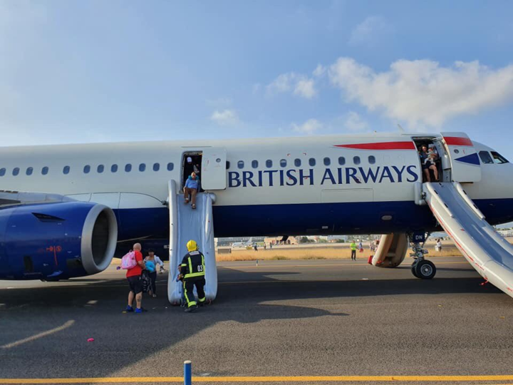British Airways Valencia Airbus A321 Smoke