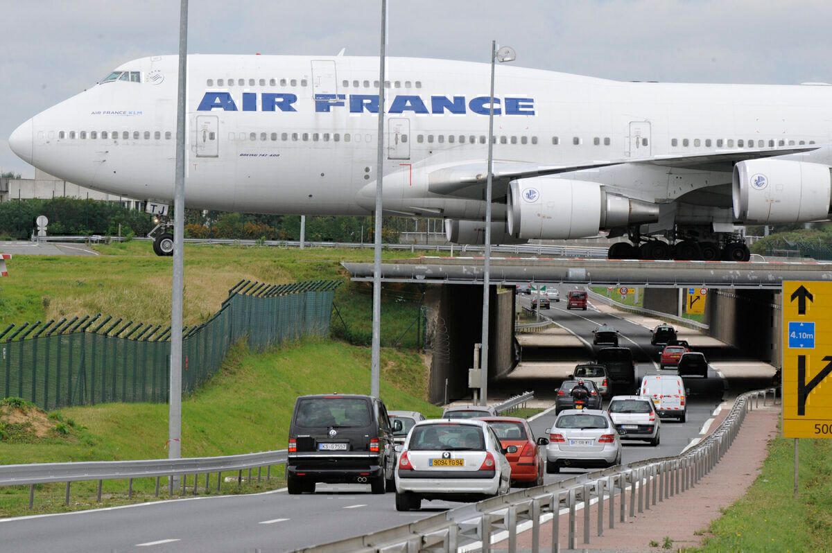 Air France 747 taxiing CDG