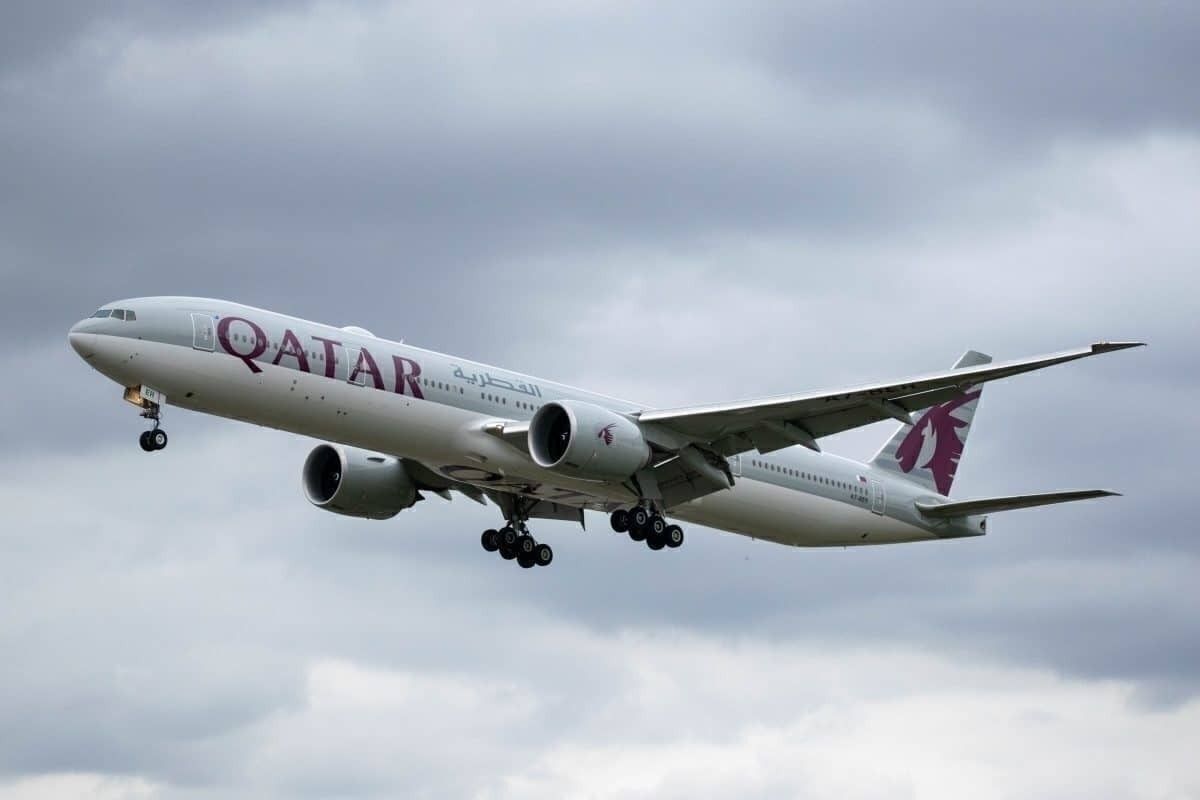 Qatar Airways, Boeing 777, Engine Hole
