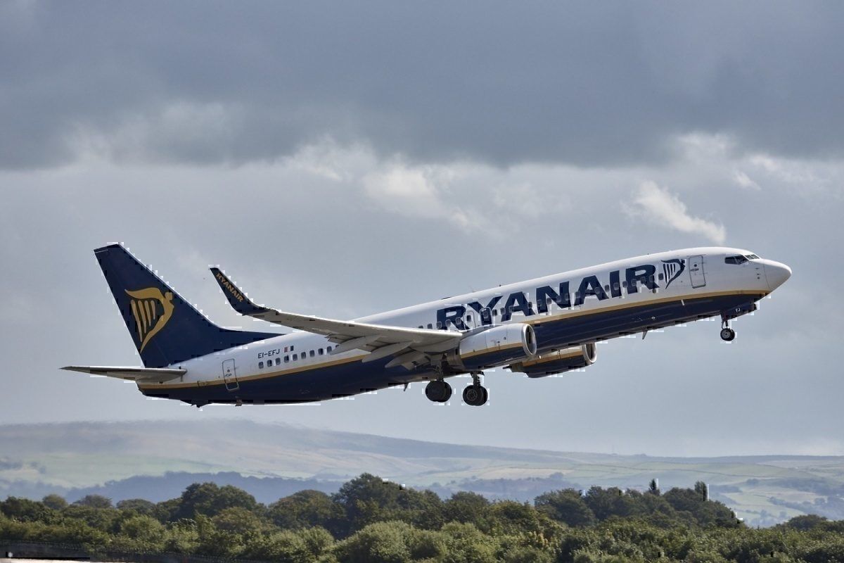 Ryanair aircraft 994944