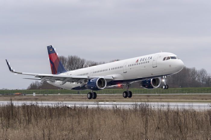 Delta Airlines A321 take-off