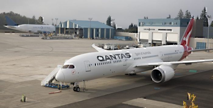 Qantas B787-9 taxiway 