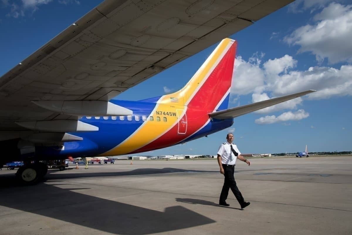 how early does southwest board planes