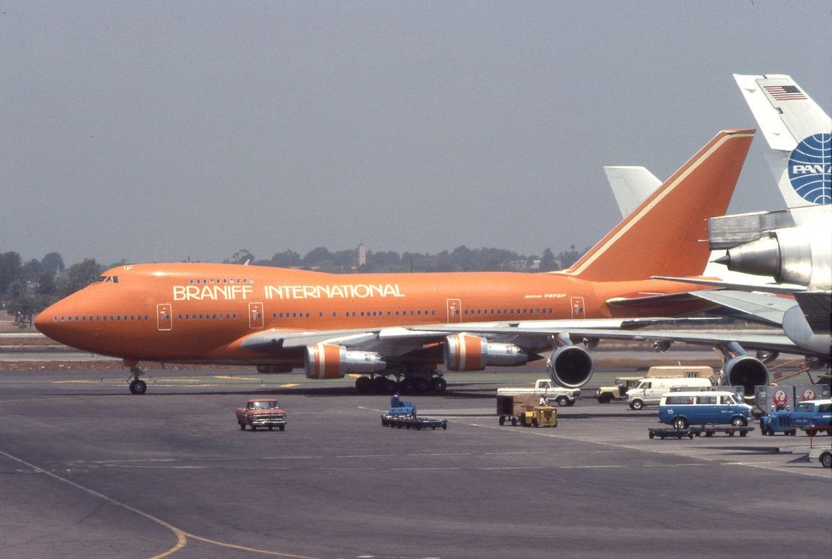 Braniff 747SP