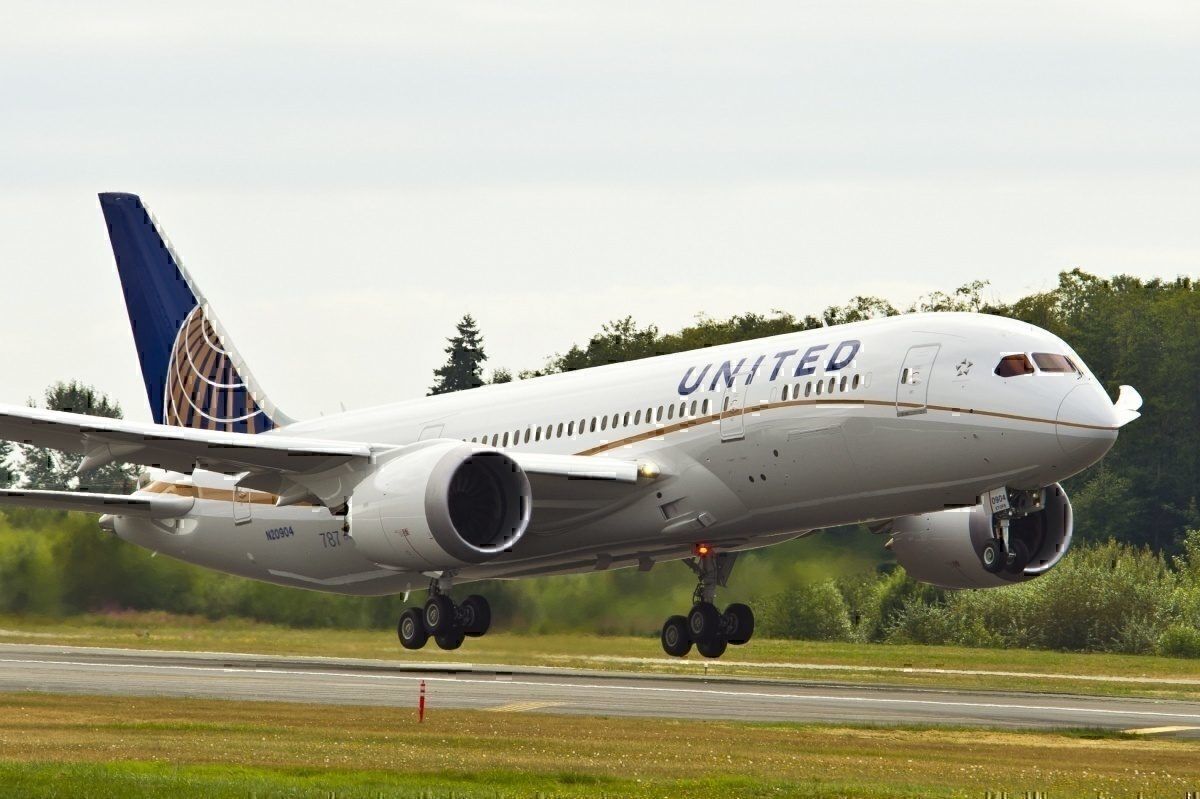 A United Airlines 787 taking off