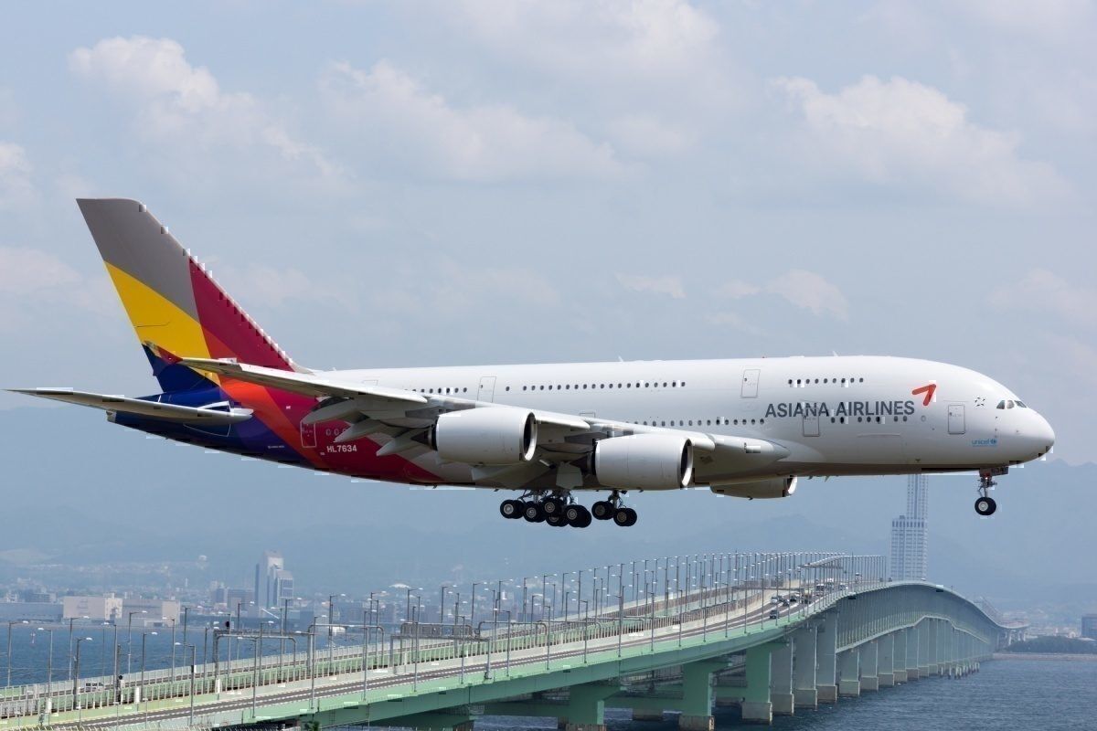 Asiana_Airlines,_A380-800,_HL7634_(17765412761)
