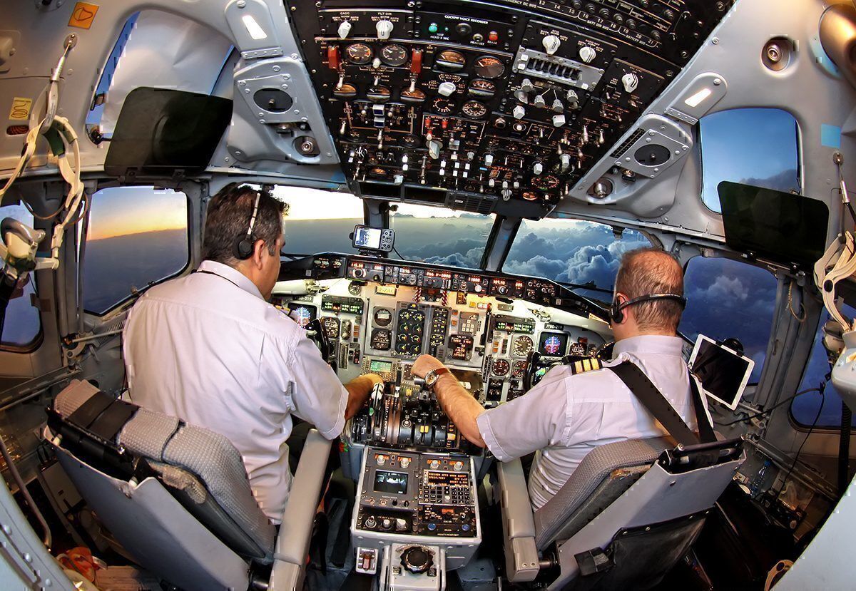 Pilots in MD-83