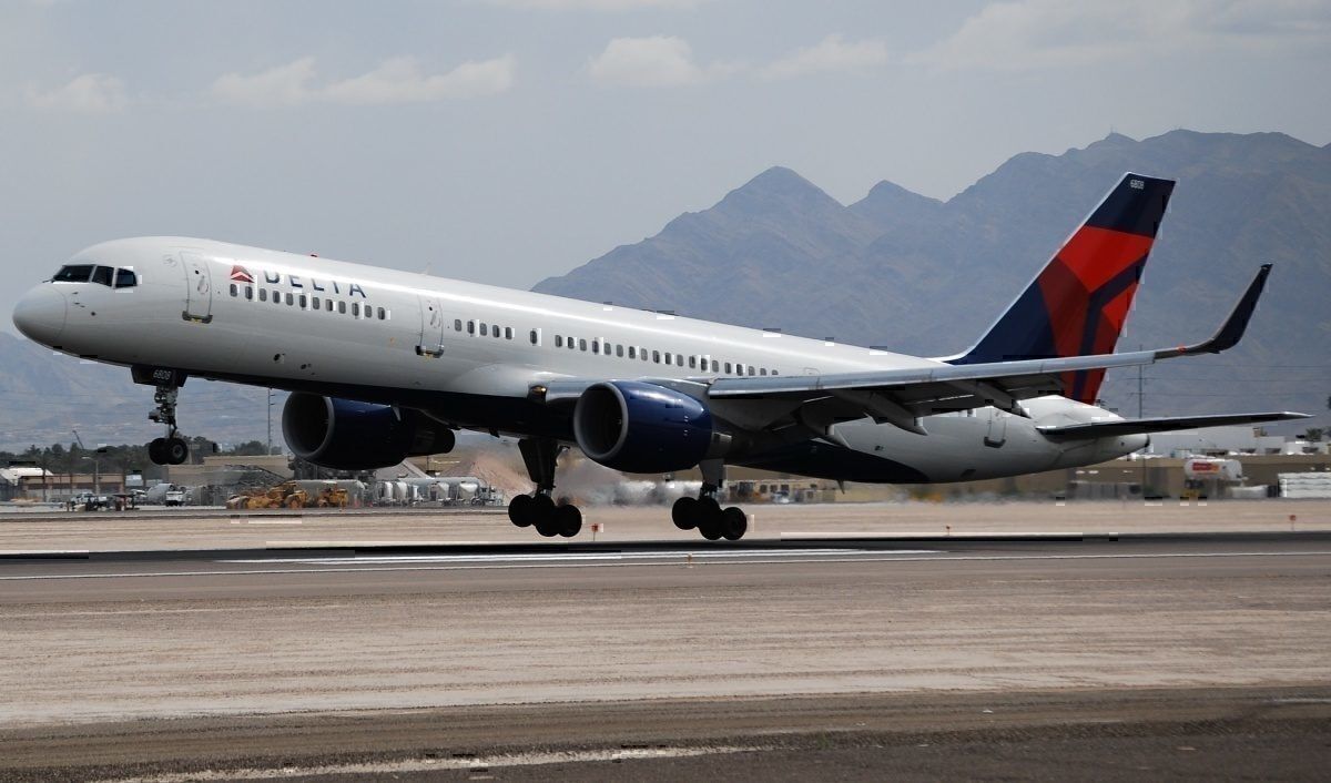 Delta Airlines, Boeing 757, Damaged Plane