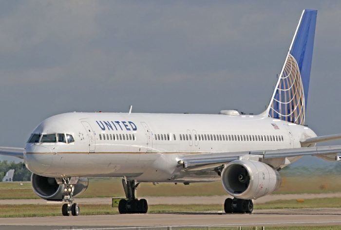A United Airlines Boeing 757