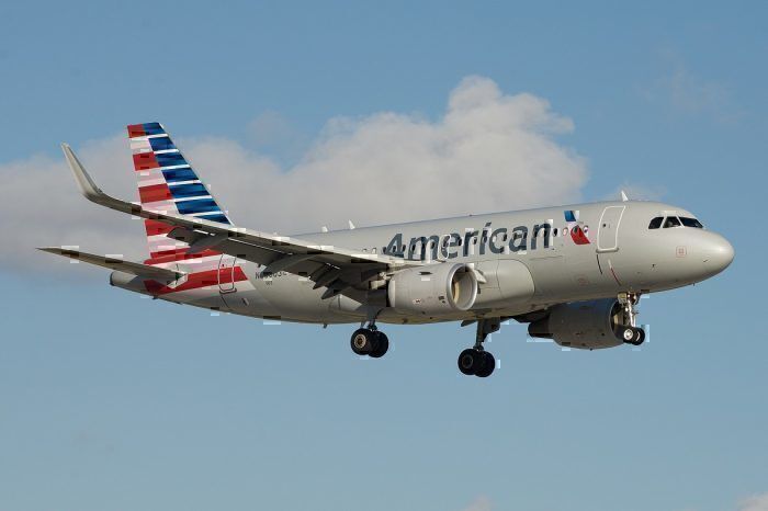 American Airlines A319 landing