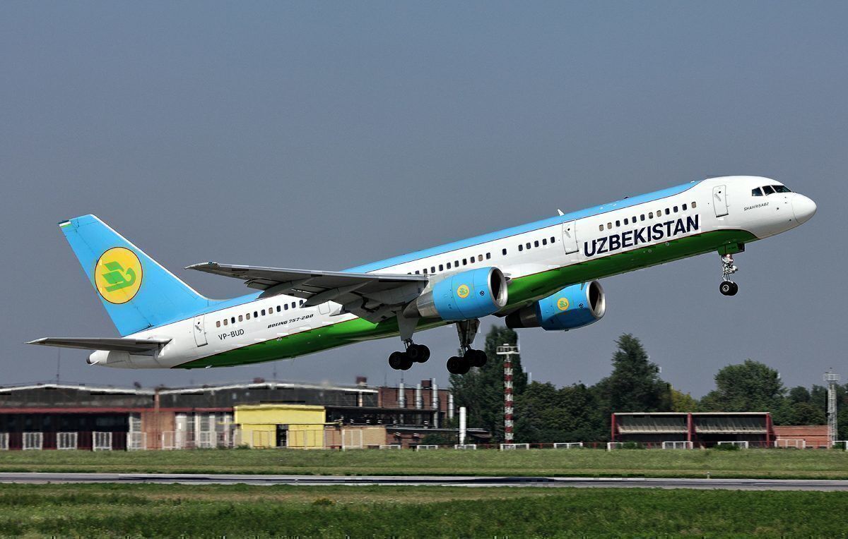 Uzbekistan Airways 757