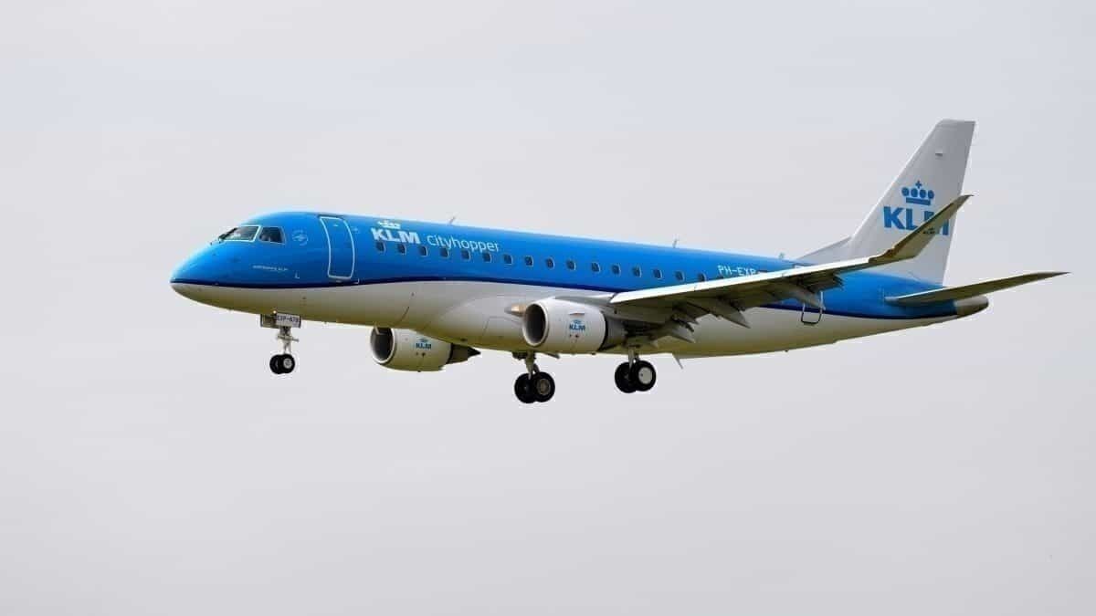 KLM E190 landing in Amsterdam