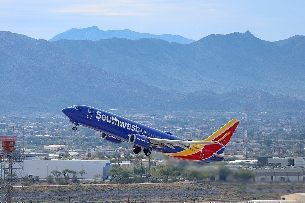 024px-Southwest_Airlines_-_Boeing_737-8H4_(N8686A)_-_Quintin_Soloviev