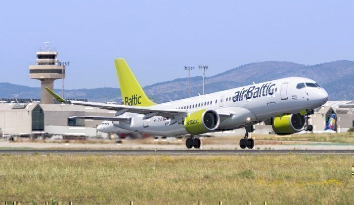airBaltic A220-300 landing
