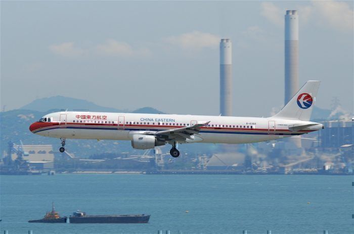 A China Eastern Airlines Airbus A321