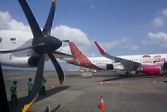 Wing view, Lion Air, Garuda Air