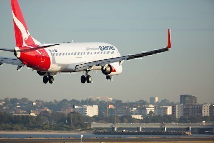 qantas-boeing-737-cracks
