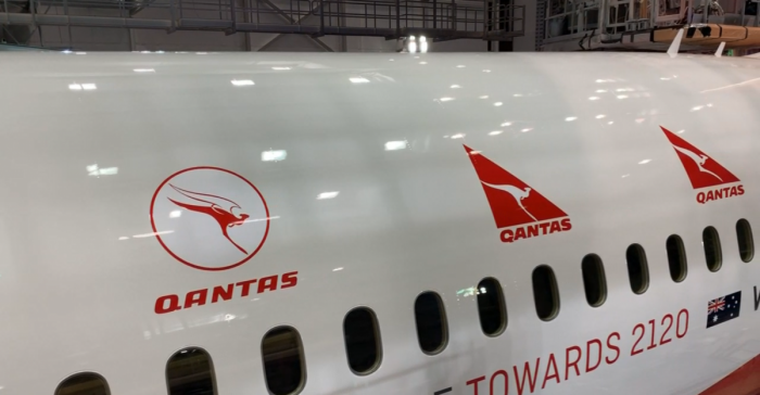 qantas-boeing-787-dreamliner-livery