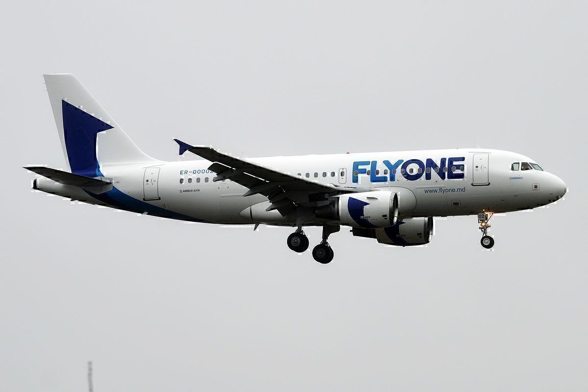 FlyOne A319 landing