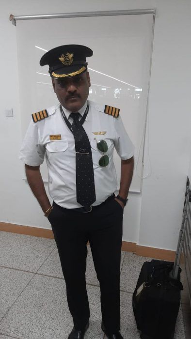 man-dresses-up-as-lufthansa-pilot