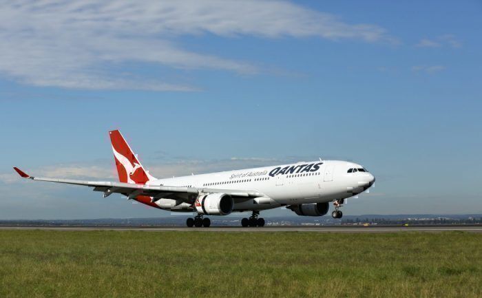 qantas-turbulence-crew-injured