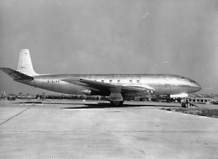 Meet the World's First Jet: The саtаѕtгoрһіс Story of De Havilland's ...