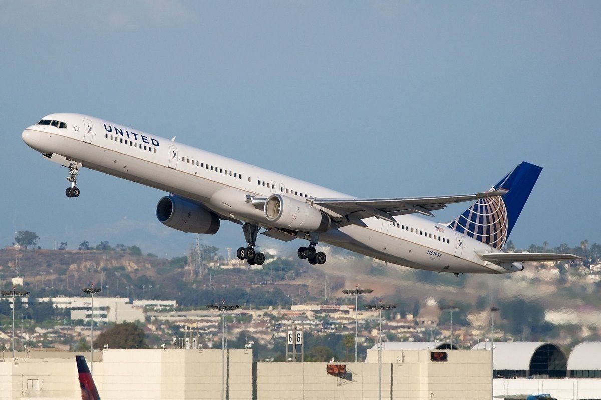 United 757 take-off