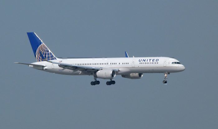 United 757 landing