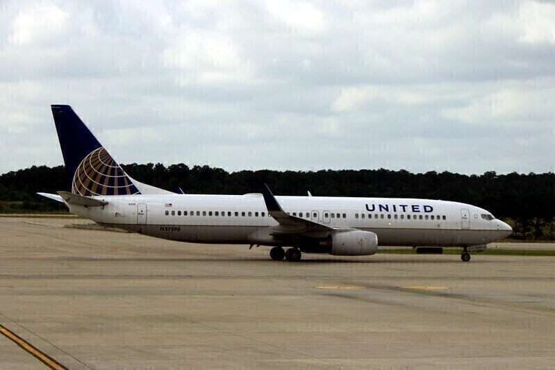 United Airlines Boeing 373-800